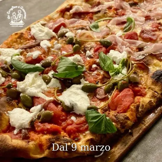 Pizza in tavola